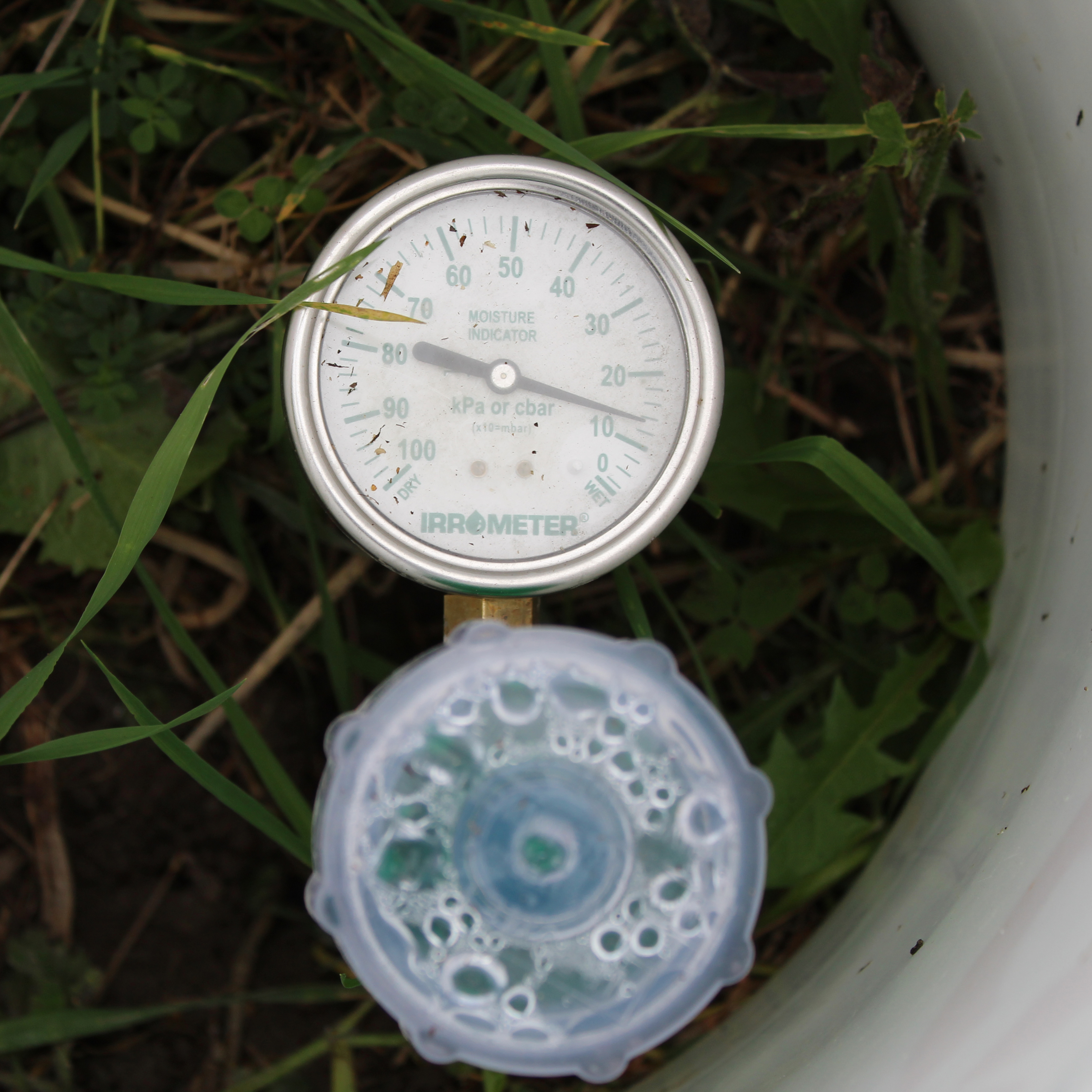 Soil tensiometer